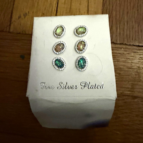 Silver plated green oval stud - oval,