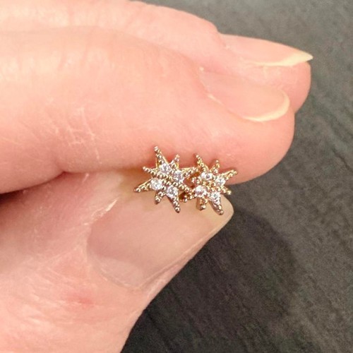 Gold star stud earrings - gold,